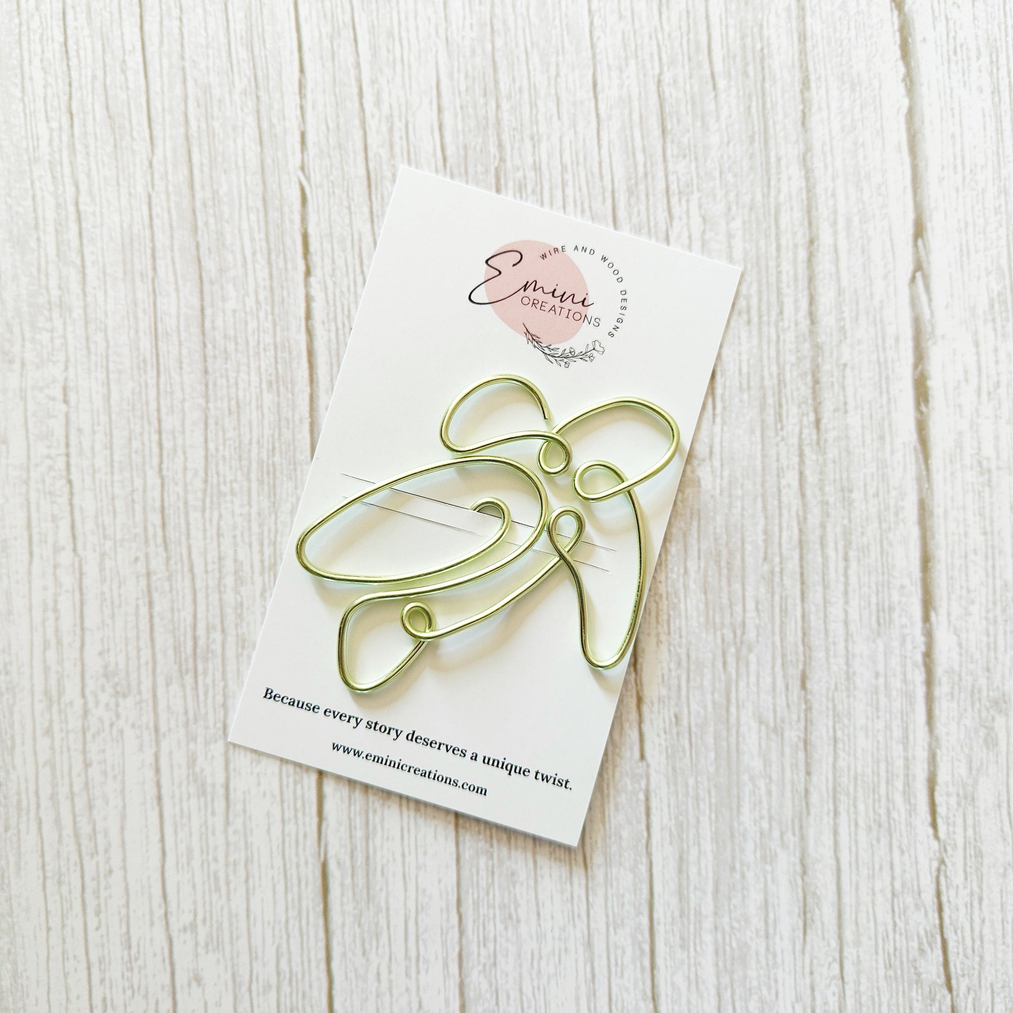 Wire turtle bookmark on a branded card.